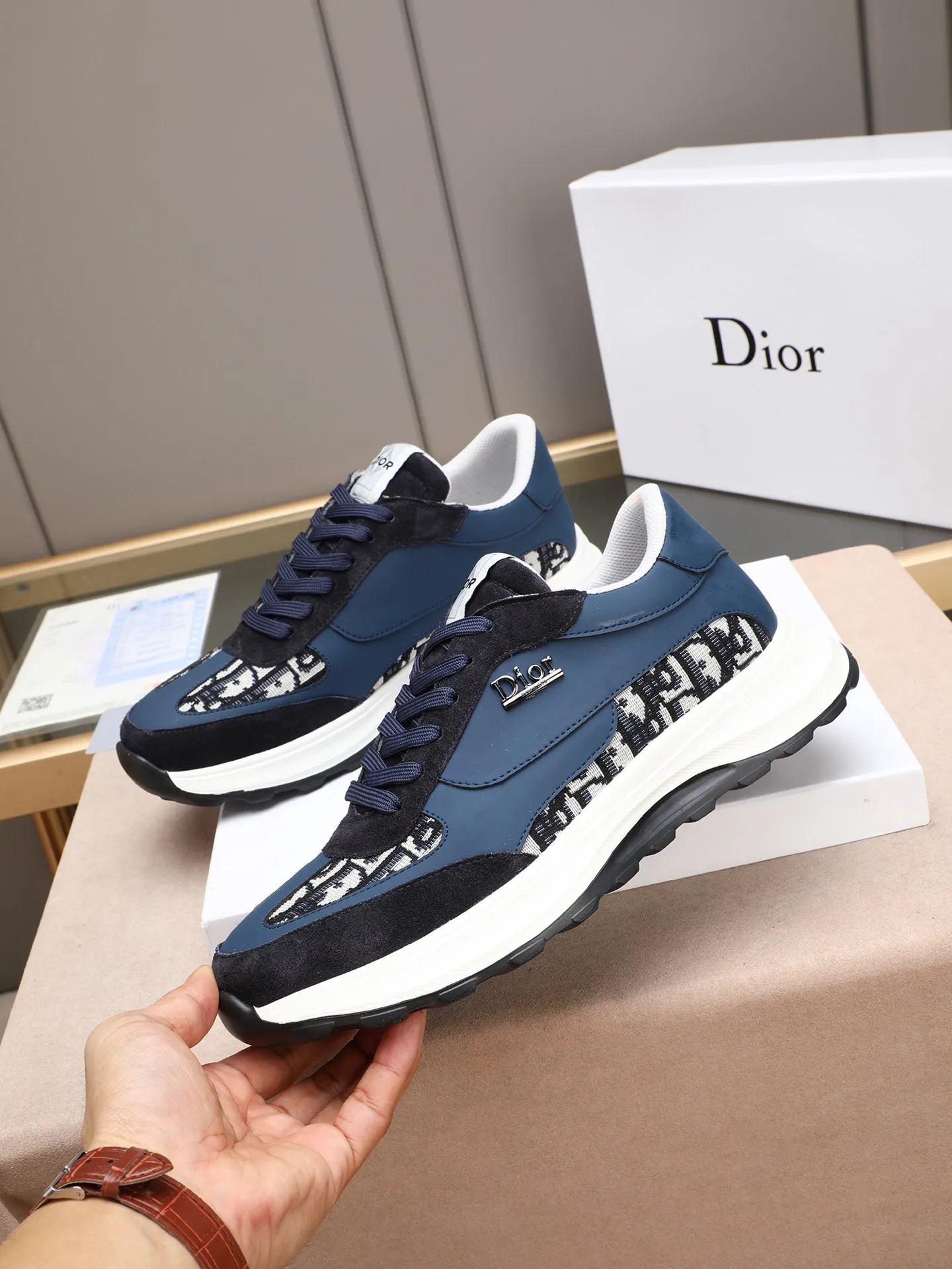 Men's shoes 💰P460 Dior's avant-garde and versatile fashionable men's shoes are privately modeled, calfskin stitched with Dior's special waterproof fabric, fashionable, simple, elegant, trendy, eye-catching, and pursuing class. It will subvert old ideas and be a must-have for fashionistas who want to spend time with you! Must keep it for yourself! High-end comfort but low-end, high-end quality workmanship. Code number: 38-44 (45 customized) 3 colors for your choice [kiss][kiss][kiss]